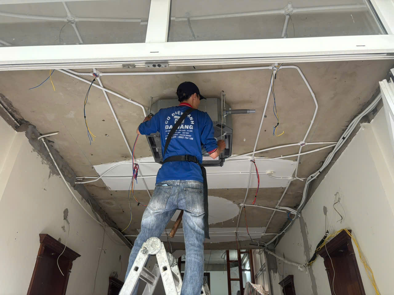 Lắp đặt máy lạnh Daikin âm trần
